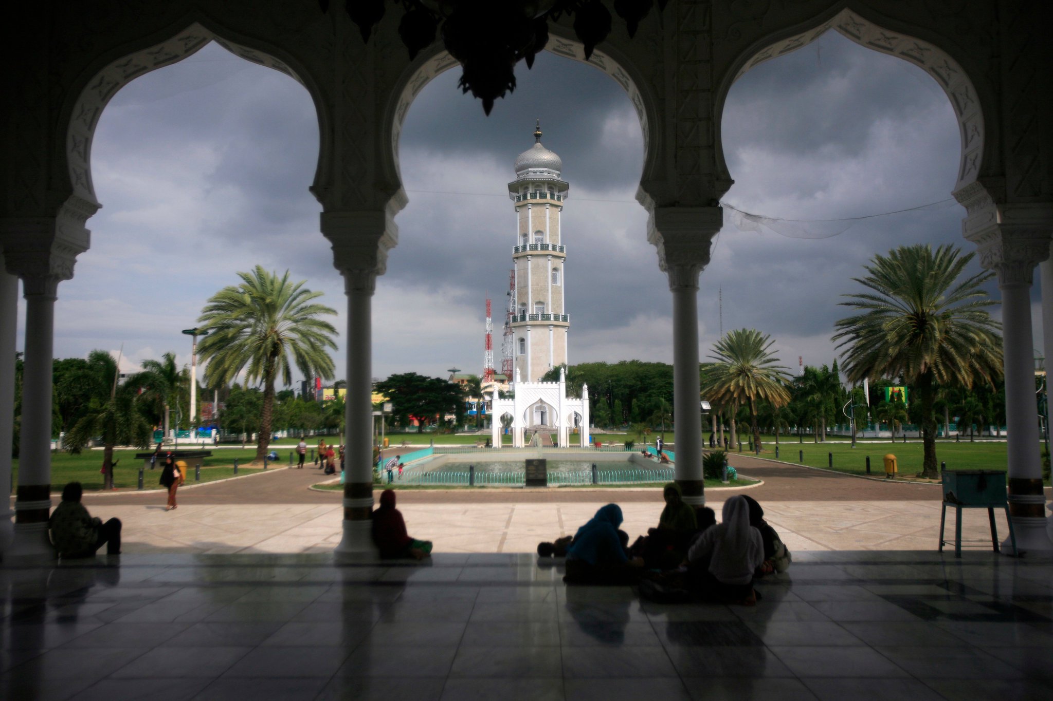 دولة إندونيسيا بين العلمانية وتطبيق الشريعة الإسلامية في آتشيه