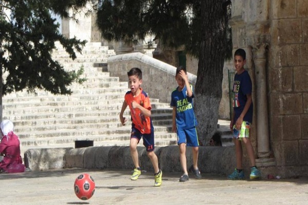 الاحتلال يمنع الأطفال من اللعب في ساحات المسجد الأقصى