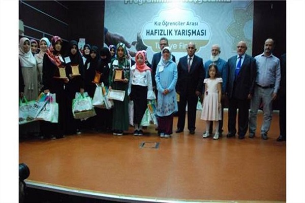 طالبة سورية تحرز المرتبة الثانية في مسابقة القرآن على مستوى تركيا