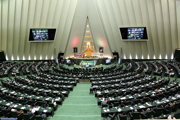 البرلمان الإيراني يصادق على مشروع قانون 