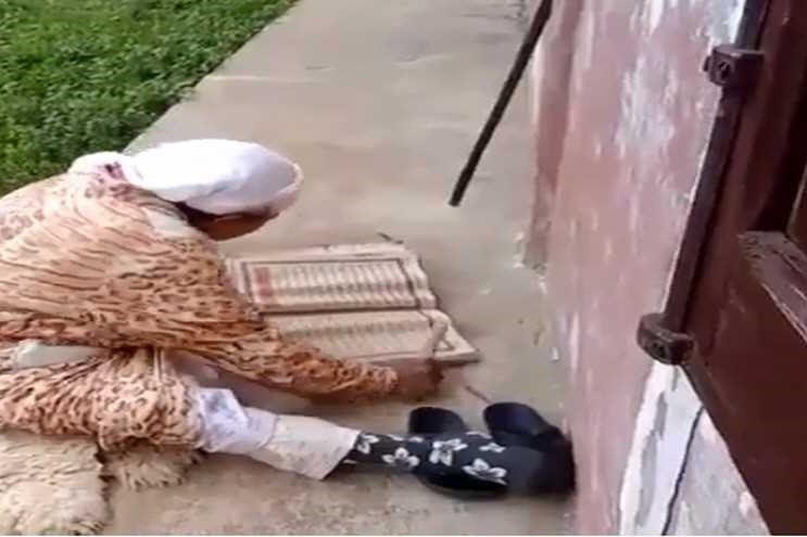 بالفيديو...عجوز مغربية تحفظ القرآن بطريقة 
