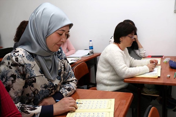 روسية انشرح قلبها للإسلام وتعلمت قراءة القرآن في تركيا