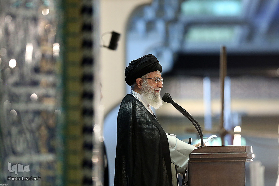 صلاة عيد الفطر المبارك بإمامة قائد الثورة في طهران