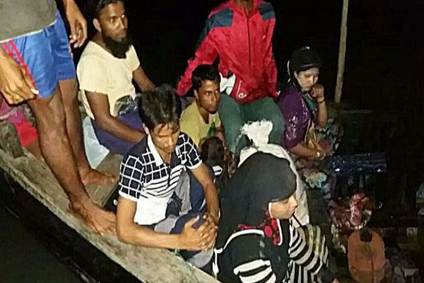 بنغلاديش تعيد قارباً يحمل مصابين من اللاجئين الروهنغيين