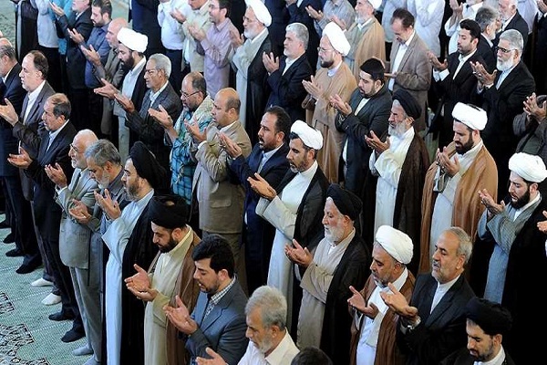 إقامة صلاة عيد الاضحي المبارك في طهران بامامة آية الله كاشاني