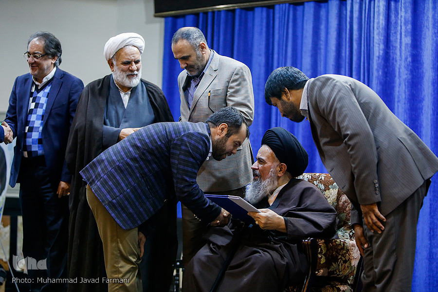 إختتام الدورة الثانیة من مسابقة القرآن للمقیمین في طهران