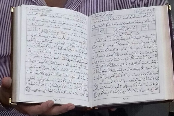 مواطن مصري يكتب المصحف بخط يده في 7 أشهر + صور