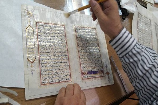 ترمیم 6 مخطوطات قرآنیة في متحف ایران للقرآن