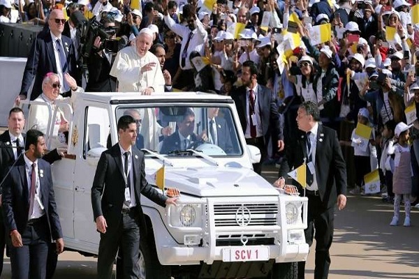 بالصور..البابا فرنسيس يترأس قداساً تاريخياً في أبوظبي