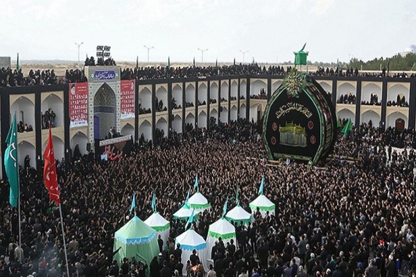 Bütün İslami İranda Aşura günorta namazı qılınıb