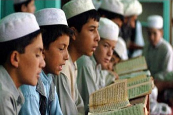 Tacikistan məktəblərində İslami dərslərin təlimi məsələsi müzakirə edilir