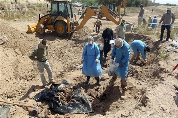 Suriyada 1200-dən çox qadın və uşağın basdırıldığı kütləvi məzarlıq tapıldı