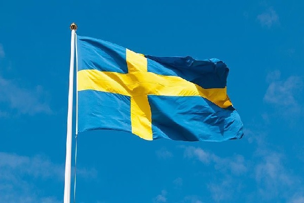 İsveçli siyasətçi İslamı aşağıladığı üçün cərimə edildi
