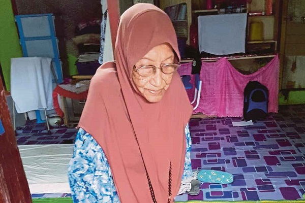 96-Year-Old Says Reading Quran Secret behind Her Health 96-Year-Old Says Reading Quran Secret behind Her Health