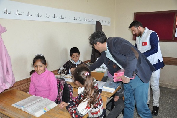 Schools in Turkey’s Batman Province Receive Quran Copies