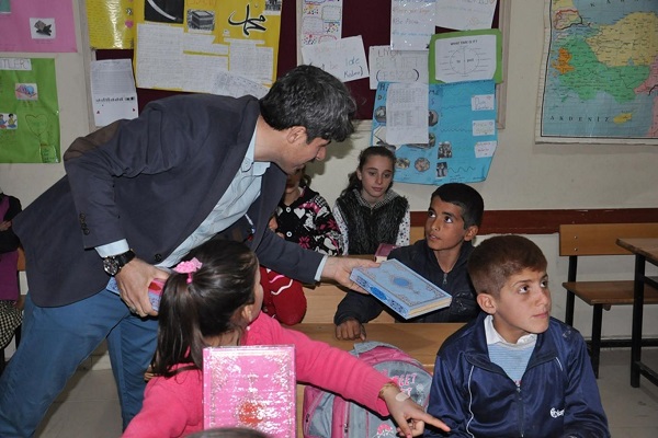 Schools in Turkey’s Batman Province Receive Quran Copies