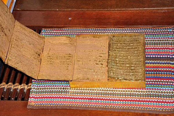 Rare 500-Year-Old Quran in Golden Letters