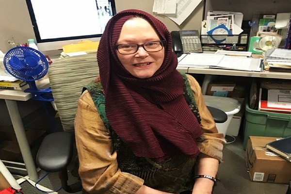 Christian Librarian Dons Hijab to Support Muslims