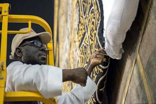Ceremony to Replace Holy Kaaba’s Covering Held in Mecca