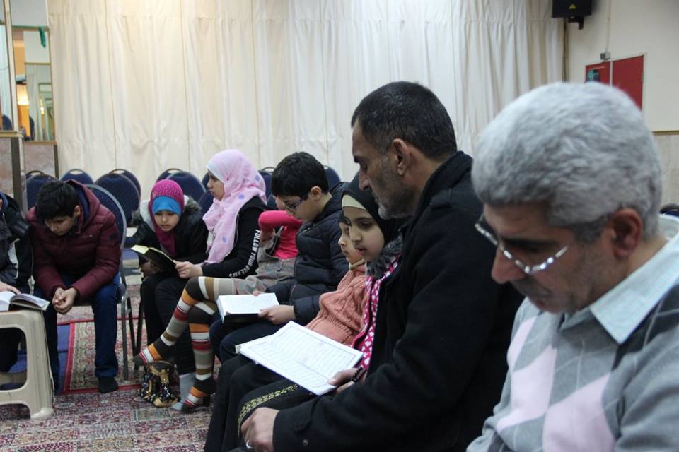 Imparten curso de Corán en La Haya