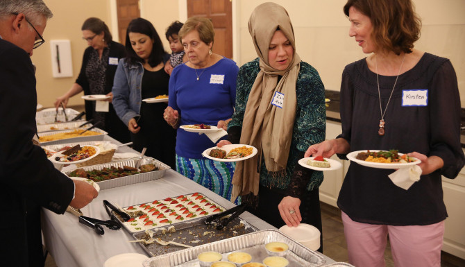 Dallas: Bautistas y musulmanes comparten el pan en reunión interreligiosa