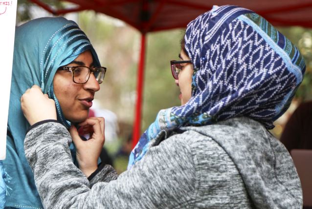 مشارکت دانشجویان دانشگاه فلوریدا در برنامه روز حجاب/ ادیت شده مشارکت دانشجویان دانشگاه فلوریدا در برنامه روز حجاب/ ادیت شده