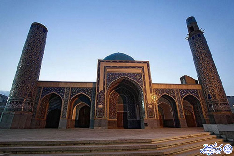 خودنمایی رنگ و نقش کاشی‌های چشم‌نواز در مسجد 72 تن