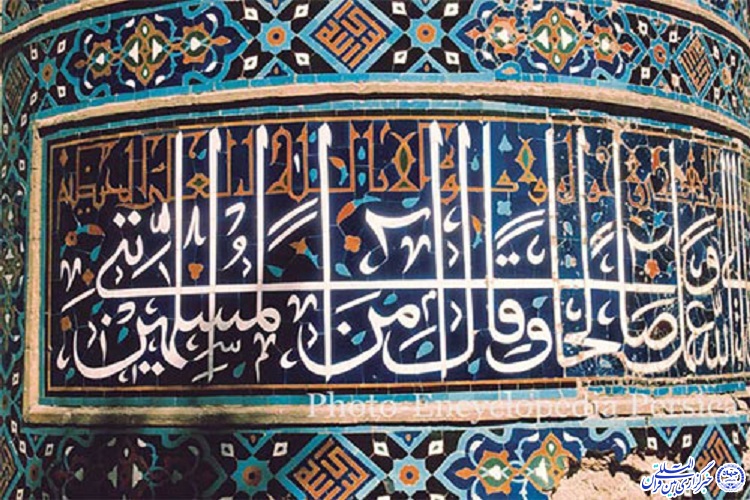 خودنمایی رنگ و نقش کاشی‌های چشم‌نواز در مسجد 72 تن