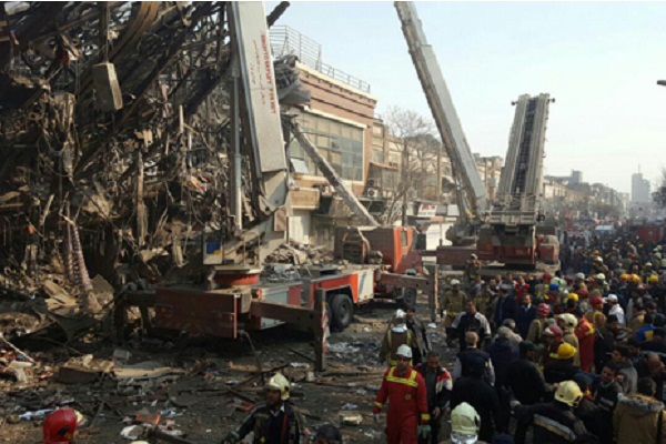 ساختمان پلاسکو در تهران فرو ریخت/ سرنوشت مبهم آتش‌نشانان