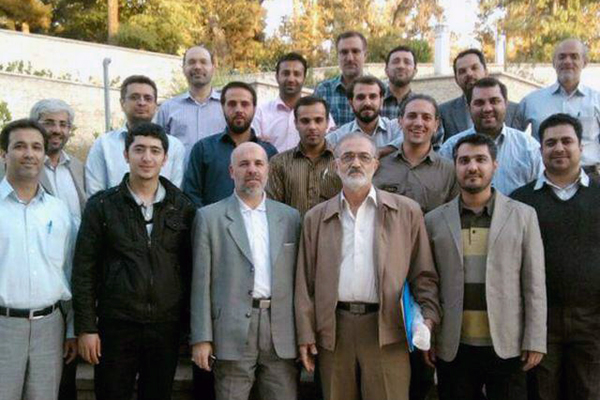 اعضای گروه تواشیح اهل بیت(ع) در شیراز به رهبری هادی آرزم