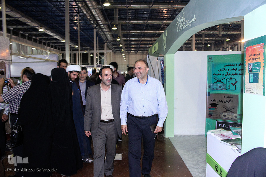 بازدید رئیس جهاددانشگاهی خراسان رضوی از نمایشگاه قرآن مشهد