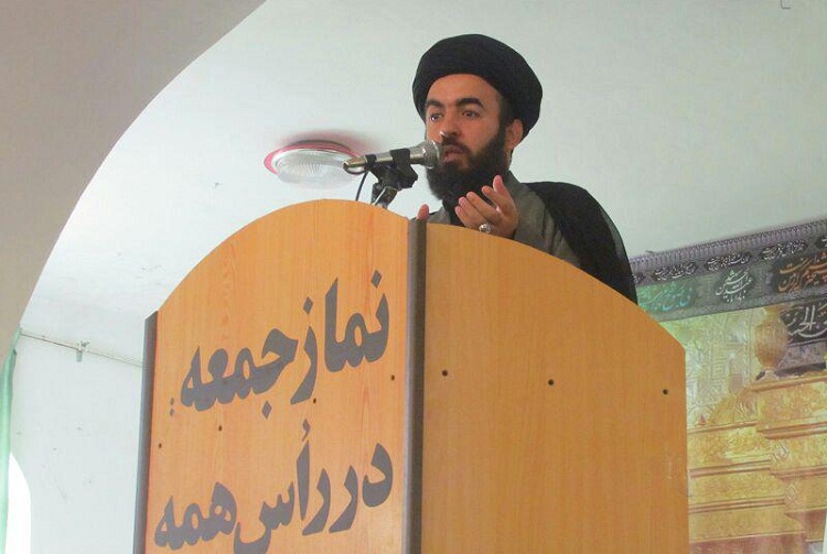 هدف اصلی دشمن تغییر هویت و باورهای دینی مردم است