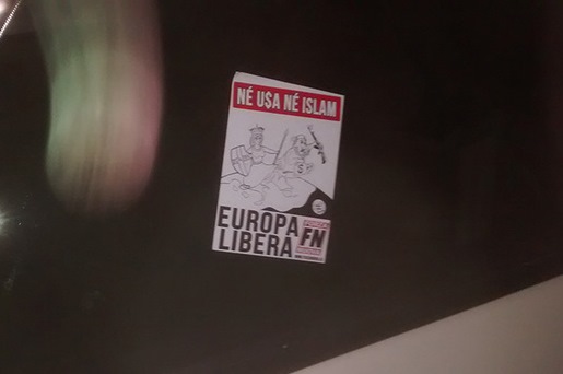 پوستر ضد اسلامی بر دیوارهای مسجد «مونترآل» کانادا پوستر ضد اسلامی بر دیوارهای مسجد «مونترآل» کانادا