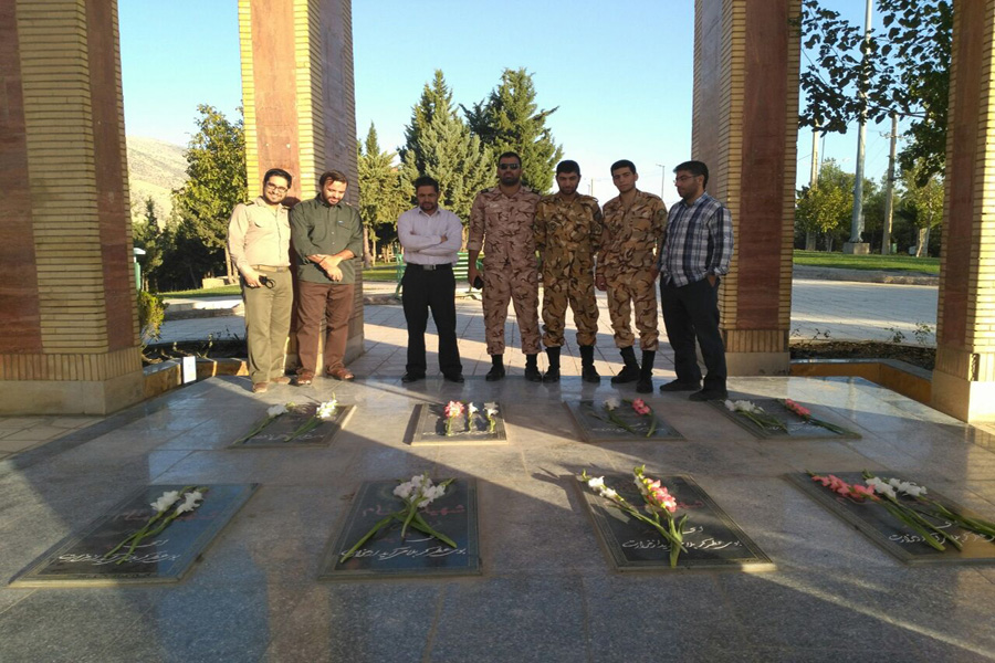 تجدید میثاق کارکنان بانک‌های لرستان با شهدای گمنام + عکس