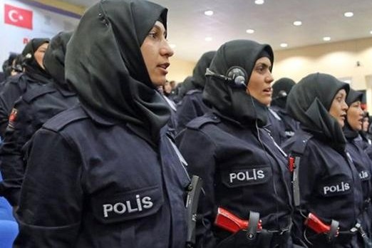 ترکیه به بانوان پلیس اجازه می‌دهد حجاب پبوشند