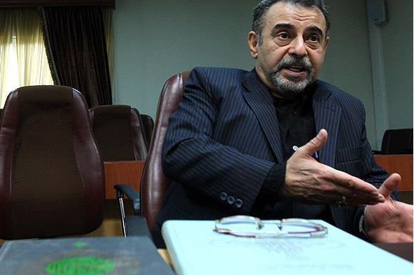 2شنبه///انجام محاسبات ریاضی برای کتابت قرآن جدید/«عثمان طه» خط زیبایی برای کتابت قرآن نیست