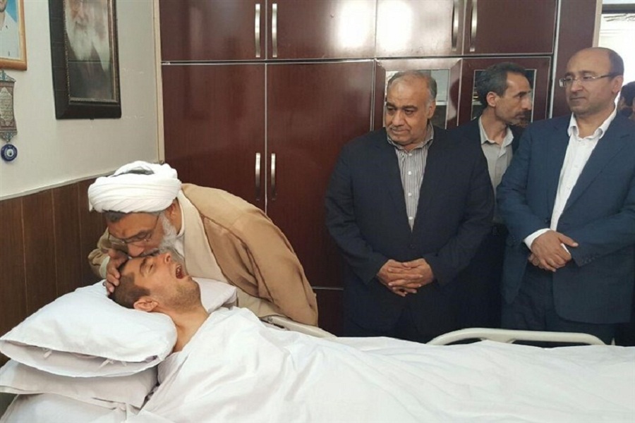 دیدار وزیر دادگستری با خانواده شهید مدافع حرم لرستانی دیدار وزیر دادگستری با خانواده شهید مدافع حرم لرستانی