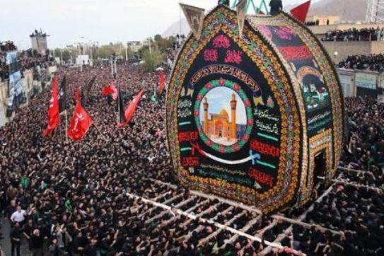 «نخل گردانی»؛آئین نمادین تشییع پیکر مطهر امام حسین(ع) در روز عاشورا «نخل گردانی»؛آئین نمادین تشییع پیکر مطهر امام حسین(ع) در روز عاشورا