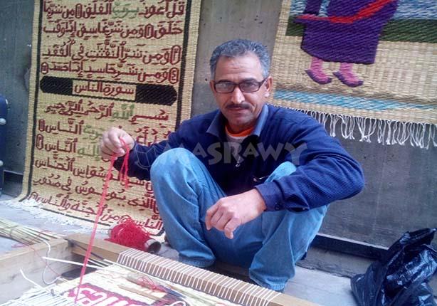 بافت قرآن کریم بر روی حصیر در مصر+عکس
