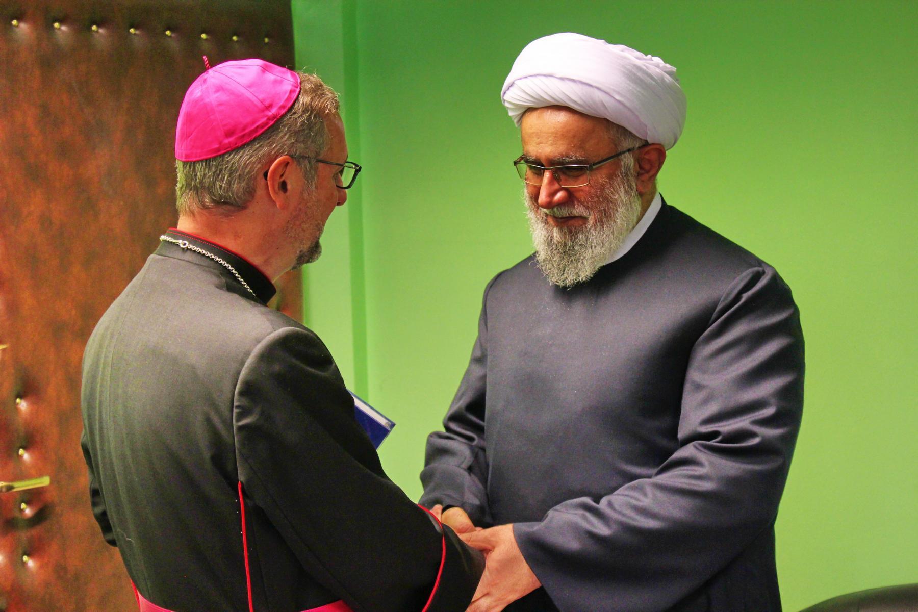 اسقف اعظم در مرکز اسلامی هامبورگ + عکس