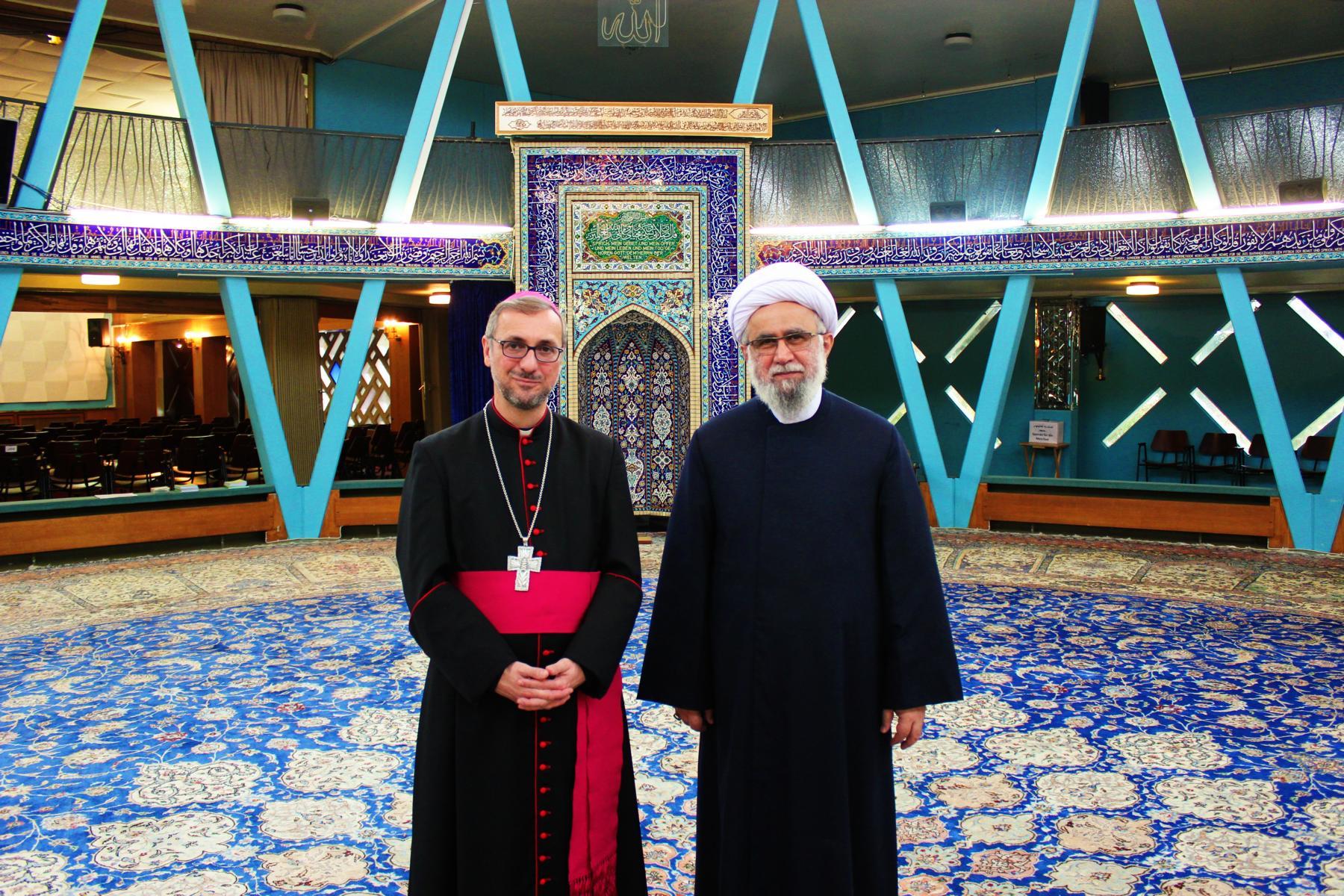 اسقف اعظم در مرکز اسلامی هامبورگ + عکس