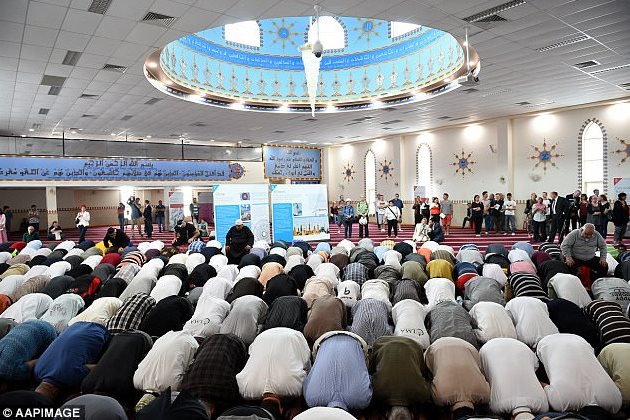 مساجد «ویکتوریا» میزبان غیر مسلمانان می‌شوند