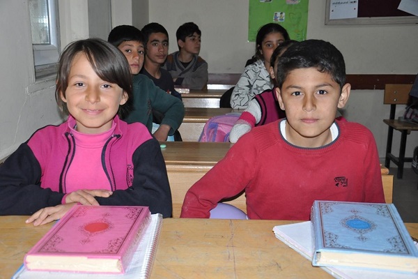 اهدای 500 جلد قرآن به دانش‌آموزان در ترکیه