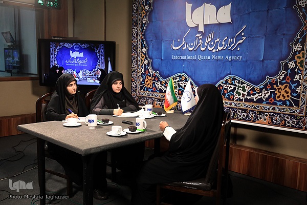 «خانواده رحمانی، جامعه جهانی»؛ طرحی موفق از بانوی قرآنی/ لزوم اجرای برنامههای قرآنی ـ فرهنگی در فردیس «خانواده رحمانی، جامعه جهانی»؛ طرحی موفق از بانوی قرآنی/ لزوم اجرای برنامههای قرآنی ـ فرهنگی در فردیس