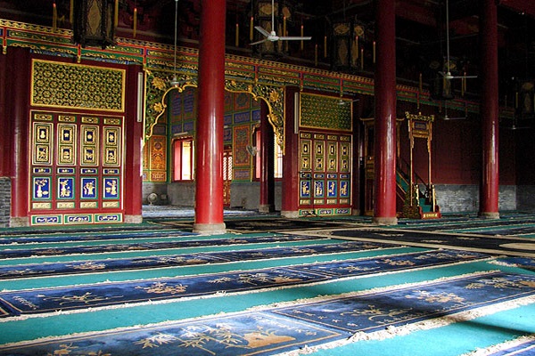 مسجد 700 با دیوارهایی منقش به آیات قرآن در چین + عکس