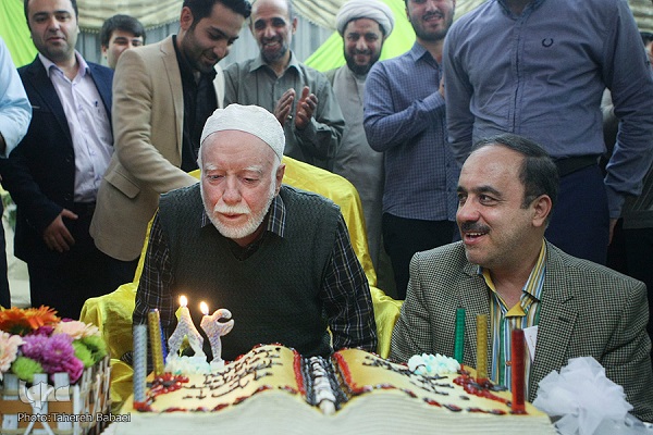 پیشکسوت قرآنی کشور 84 ساله شد/ حضور شاگردان در مراسم جشن تولد «هوشنگ بادپا» پیشکسوت قرآنی کشور 84 ساله شد/ حضور شاگردان در مراسم جشن تولد «هوشنگ بادپا»