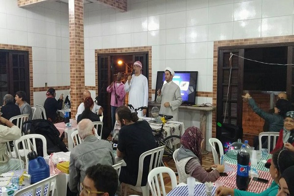 حضور غیر مسلمانان در برنامه فرهنگی مرکز اسلامی برزیل + عکس