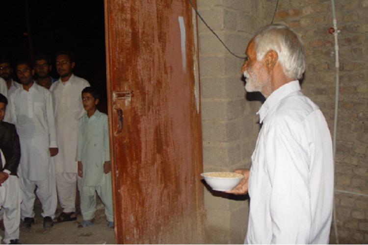 رمضونیکه؛ نماد مهرورزی و نوعدوستی مردم سیستان رمضونیکه؛ نماد مهرورزی و نوعدوستی مردم سیستان