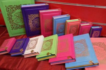 جنجال دوباره فروش قرآن‌های رنگی در بازارهای عربی