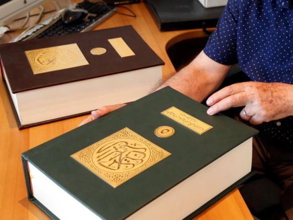قرآن با خط دیوانی خوشنویس لبنانی به روایت تصویر